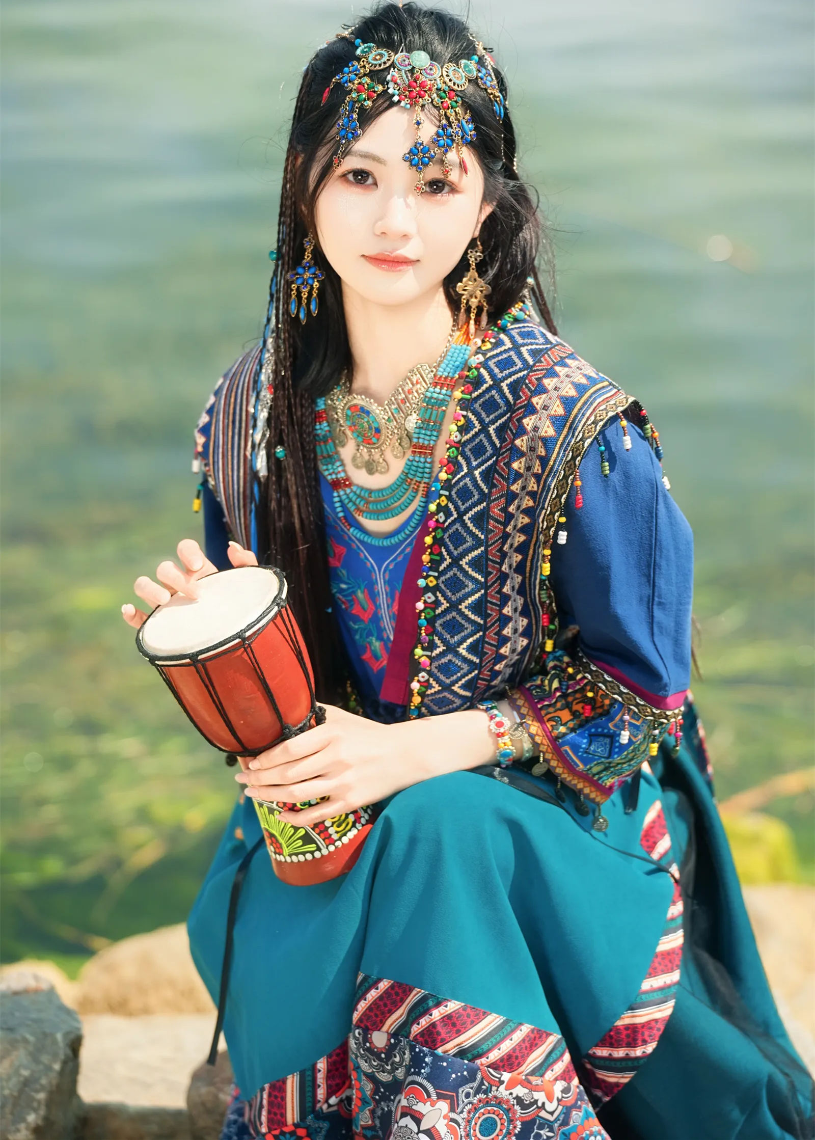 View - [YITUYU]艺图语 - Art Language  2025.08.20 苗疆少女 森林中发光