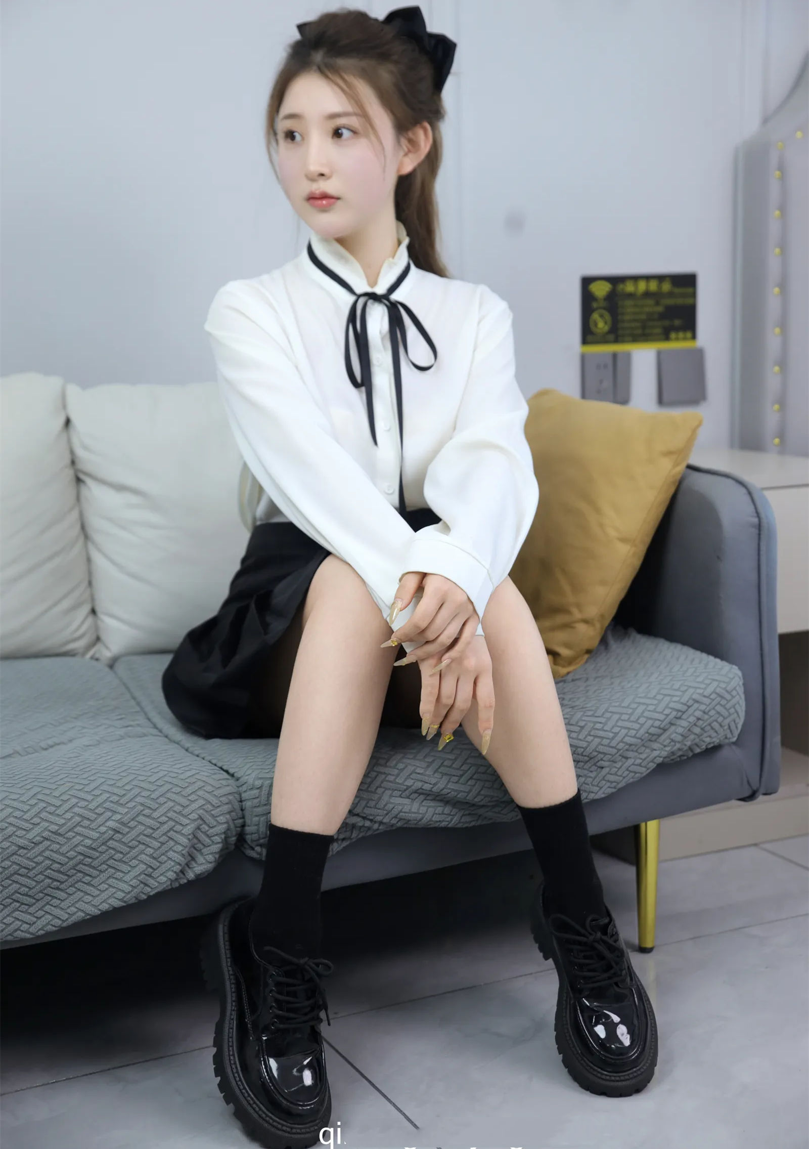 Gallery - [绮梦摄影] NO.112 婷婷！珍藏無修無水印版！氣質系寫真充滿故事感，畫面潔淨構圖，腿控必看絲襪細節！想知道 婷婷 在想什麼嗎？| 檸檬皮