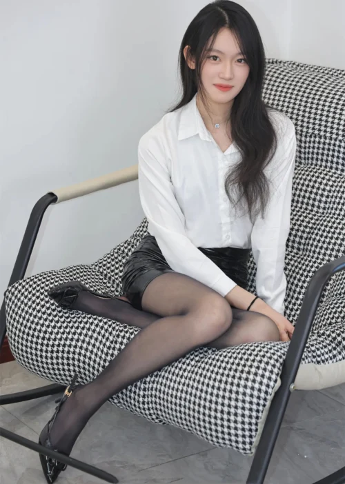 小艺 白衬衣黑丝