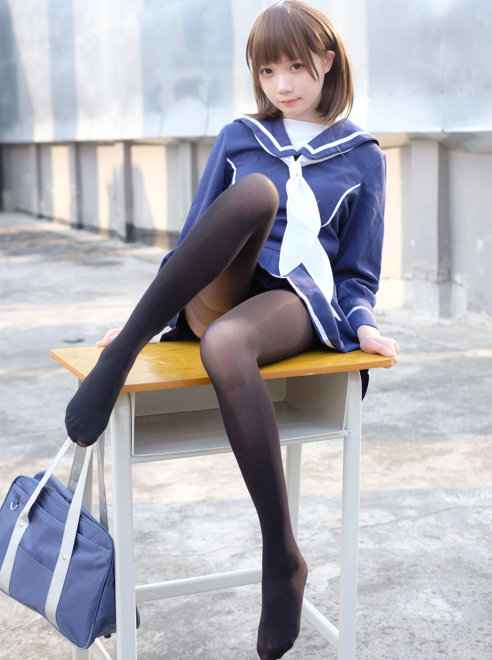 Gallery - 森蘿財團寫真 X-043 天台黑絲水手服｜110張圖＋1段影片｜陽光輪廓下的清新與微妙情緒